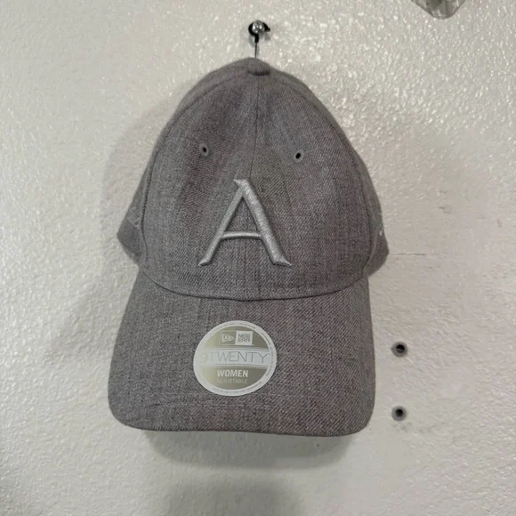 NWT New Era x Aritzia 9TWENTY Hat Grey / H Chrome - Picture 3 of 7